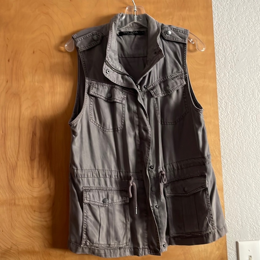 Zip- button up vest